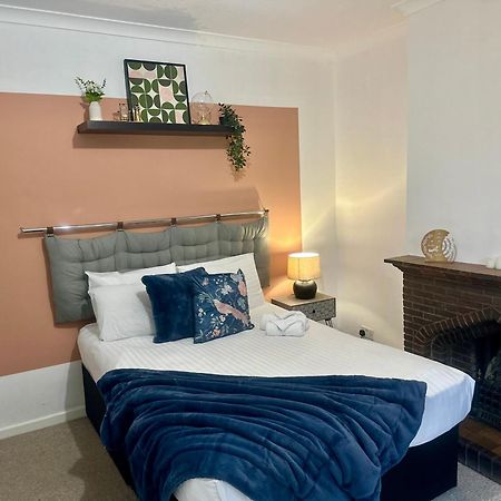 Spacious 4 Bed Home Near Nec, Jlr & Airport Parking For 3 Cars Ideal For Contractors! Solihull Zewnętrze zdjęcie