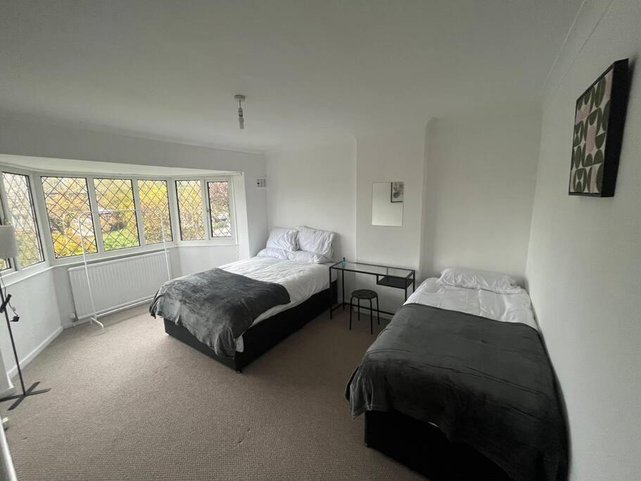 Spacious 4 Bed Home Near Nec, Jlr & Airport Parking For 3 Cars Ideal For Contractors! Solihull Zewnętrze zdjęcie