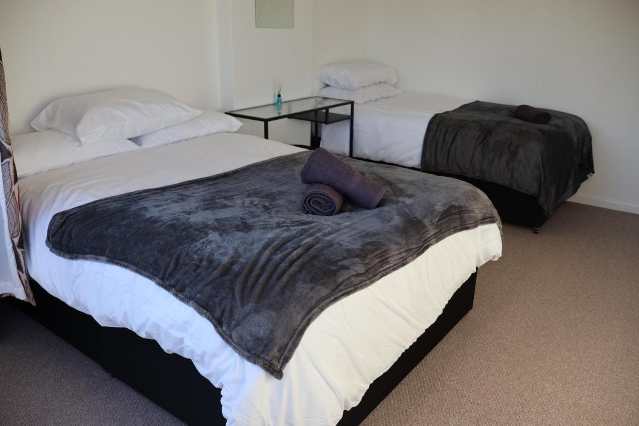 Spacious 4 Bed Home Near Nec, Jlr & Airport Parking For 3 Cars Ideal For Contractors! Solihull Zewnętrze zdjęcie