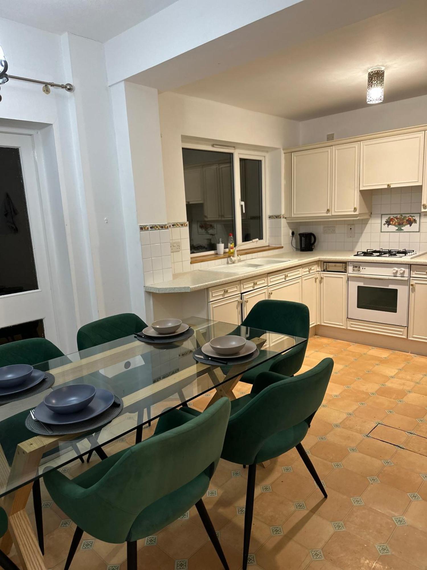 Spacious 4 Bed Home Near Nec, Jlr & Airport Parking For 3 Cars Ideal For Contractors! Solihull Zewnętrze zdjęcie