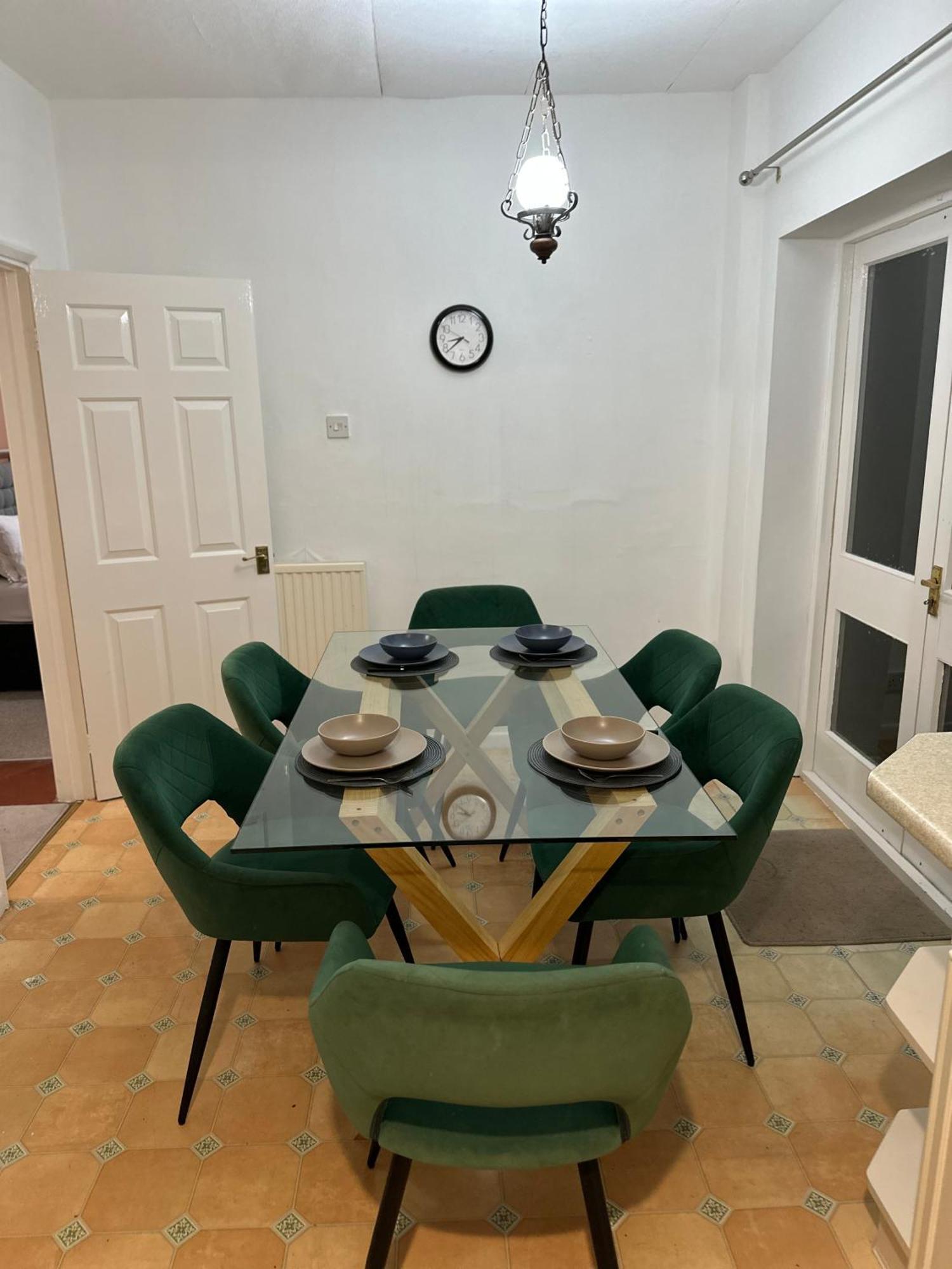 Spacious 4 Bed Home Near Nec, Jlr & Airport Parking For 3 Cars Ideal For Contractors! Solihull Zewnętrze zdjęcie