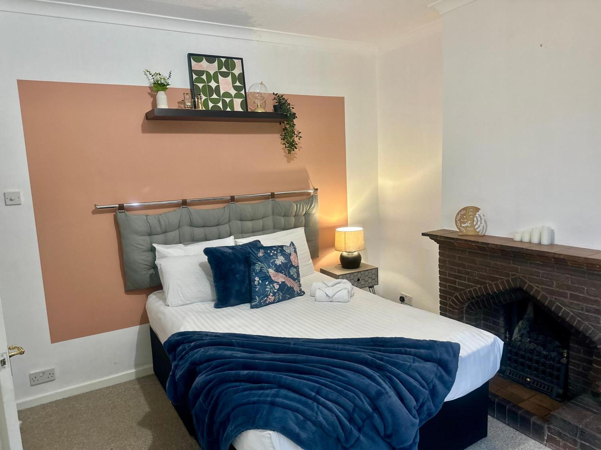 Spacious 4 Bed Home Near Nec, Jlr & Airport Parking For 3 Cars Ideal For Contractors! Solihull Zewnętrze zdjęcie