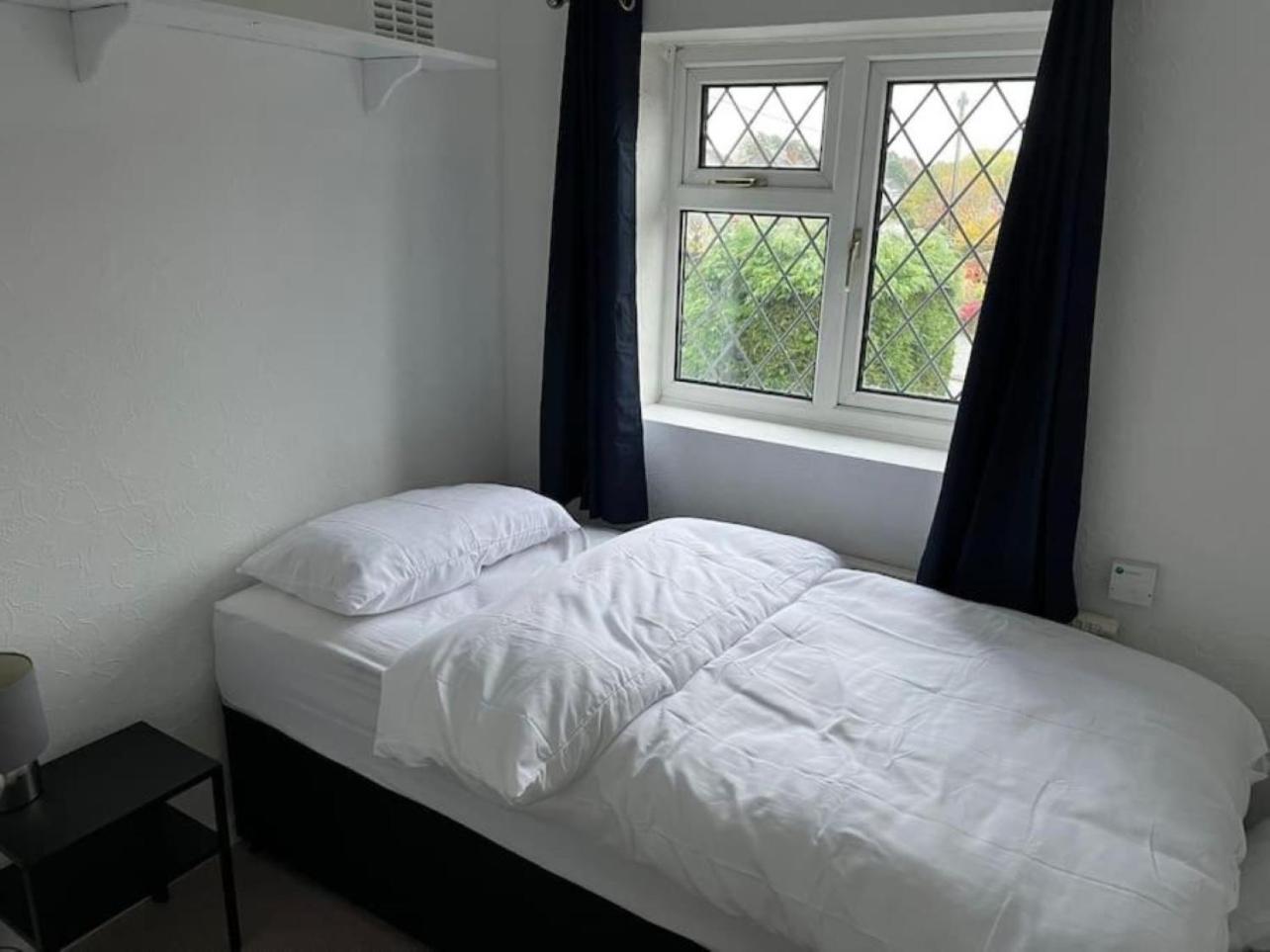Spacious 4 Bed Home Near Nec, Jlr & Airport Parking For 3 Cars Ideal For Contractors! Solihull Zewnętrze zdjęcie